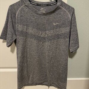 Nike Dri Fit Short Sleeve Athletic Shirt | Grey | Size M